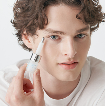 Model posing with the Ceutisome H Amouple