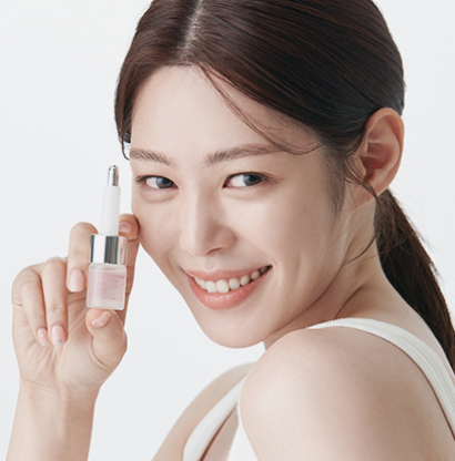 Model posing with the Ceutisome P Amouple